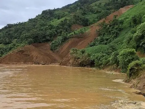 Sạt lở nghiêm trọng ở Lào Cai vùi lấp 1 người, khẩn trương huy động lực lượng tìm kiếm nạn nhân