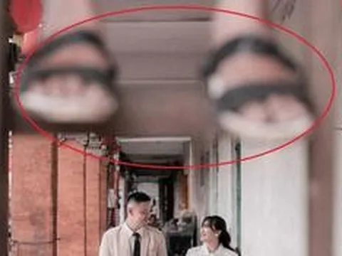 “Bàn chân bí ẩn” xuất hiện trong bức ảnh cưới và sự thật bất ngờ