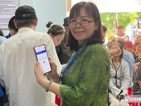 Huế thí điểm bầu cử số: Người dân quét QR, bỏ phiếu trên Hue-S