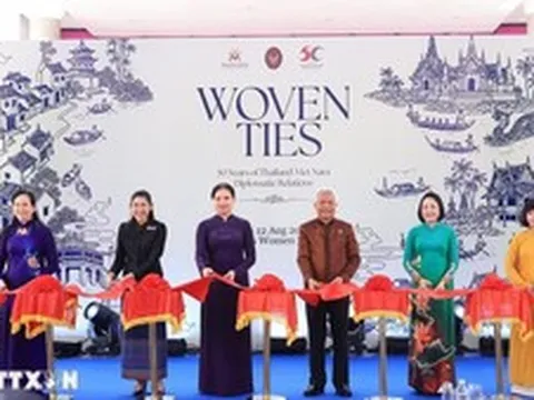 Chủ tịch Quốc hội Thái Lan dự khai mạc Triển lãm 50 năm quan hệ ngoại giao Việt Nam-Thái Lan