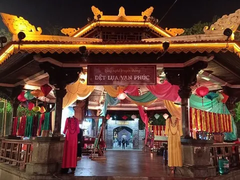 Hà Nội chính thức công nhận điểm du lịch Làng nghề dệt lụa Vạn Phúc - Hà Đông