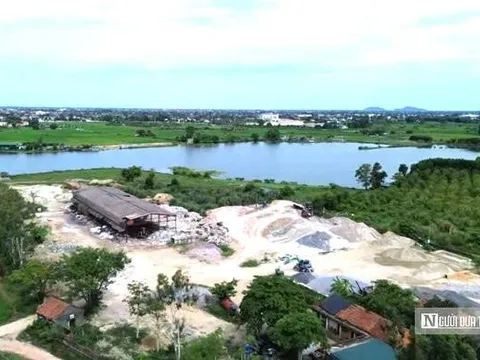 Xưởng tái chế nhựa “mọc” trong dự án nhà máy gạch bỏ hoang, dân kêu trời vì mùi hôi