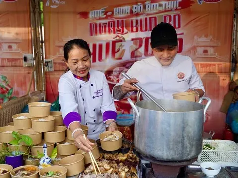 “Ngày Bún bò Huế” tôn vinh ẩm thực Cố đô bên bờ sông Hương