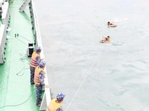 Đà Nẵng: Cứu được 2 trong số 4 người bị sóng cuốn tại Mũi Nghê