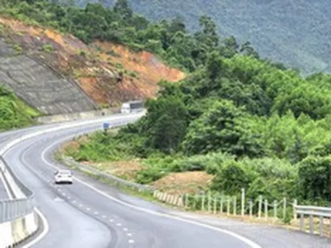 Cao tốc xuyên núi sắp về đích, chạy đua xử lý sạt trượt trước cao điểm mùa mưa