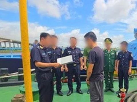 Hải quan phát hiện tàu chở hơn 70.000 lít dầu FO trên biển