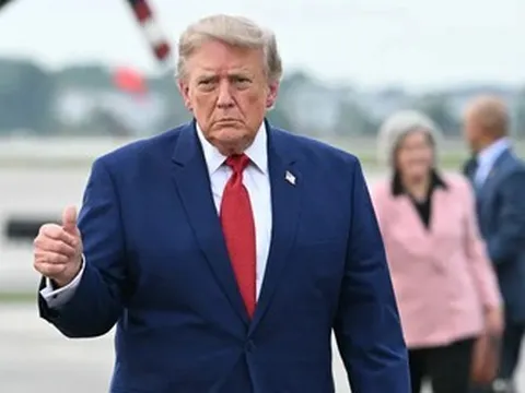 Lượng tàu qua eo biển Hormuz sụt giảm, ông Trump một lần nữa tuyên bố Mỹ đang "kiểm soát"