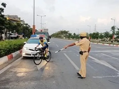 Đi xe đạp vượt đèn đỏ bị phạt bao nhiêu? Nhiều người vẫn chưa biết