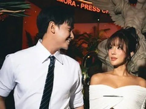 Diệp Lâm Anh công khai thể hiện cử chỉ ngọt ngào với tình trẻ kém 11 tuổi