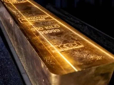Cận cảnh thỏi vàng "khủng" 521kg, biết giá tiền ai cũng bất ngờ