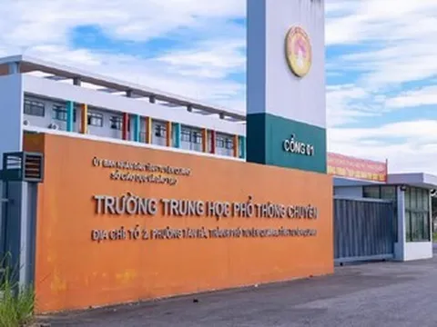 Sáng nay, thí sinh chuyên Tuyên Quang hoàn tất bài thi tốt nghiệp