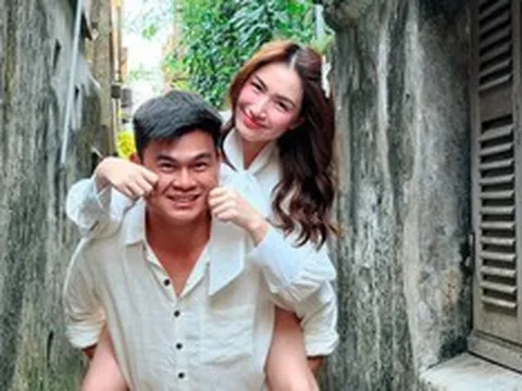 Ca sĩ Hòa Minzy khoe khoảnh khắc ngọt ngào bên chồng sắp cưới