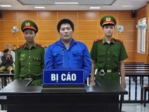 Cha ruột ném 2 con nhỏ xuống sông và giá đắt phải trả