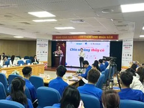 Tuyên dương, tri ân các giáo viên tiêu biểu, xuất sắc
