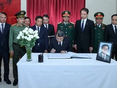 Thủ tướng Lê Minh Hưng viếng nguyên Thủ tướng Trung Quốc Chu Dung Cơ
