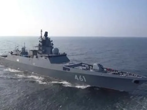 Khinh hạm Nga xuất hiện ở Biển Baltic trong bối cảnh căng thẳng vì “hạm đội bóng tối”