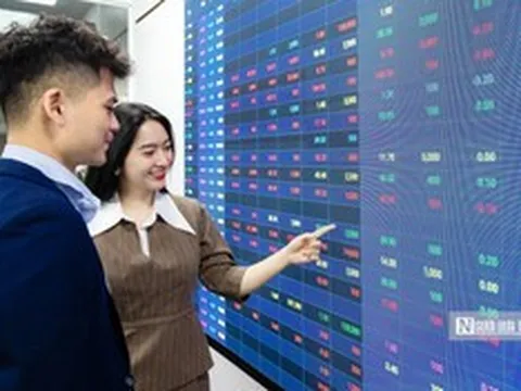 VN-Index trước ngưỡng 1.700 điểm: Dòng tiền trở lại, nhưng rủi ro vẫn chưa hết