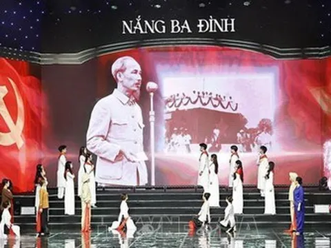 Chủ tịch Quốc hội Trần Thanh Mẫn dự Chương trình nghệ thuật chính luận "Nắng Ba Đình"