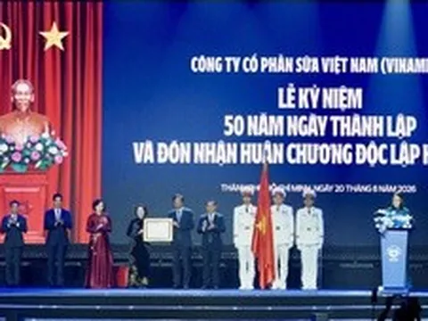 Vinamilk đón nhận Huân chương Độc lập hạng Nhất