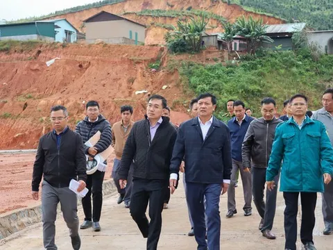 Phó Chủ tịch Lâm Đồng yêu cầu ngăn sạt lở, tuyệt đối không để xảy ra thiệt hại về người