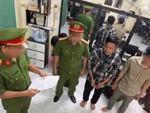 Dùng còng số 8 ép viết giấy nợ hơn nửa tỷ đồng, nhóm giang hồ bị tạm giữ hình sự