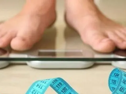 Sụt 8 kg sau 1 năm, người đàn ông 60 tuổi bất ngờ khi đi khám
