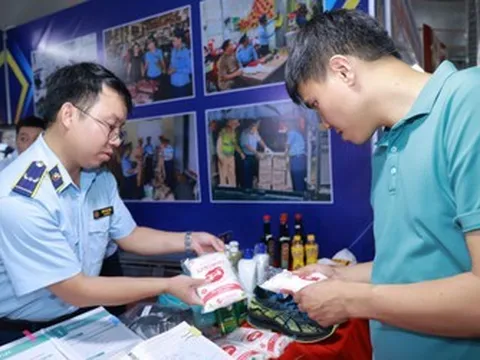 Soi “hàng giả” khác “hàng thật” ngay tại hội chợ lớn nhất miền Trung – Tây Nguyên