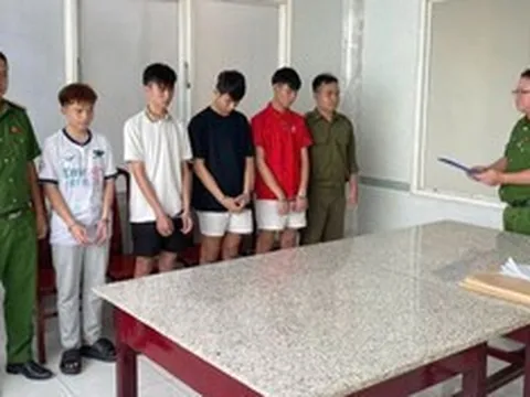 Bắt quả tang 4 thanh niên làm chuyện phạm pháp trong khách sạn