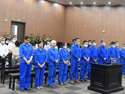 Tuyên phạt cựu Thứ trưởng Nguyễn Bá Hoan 12 năm tù về tội “ Nhận hối lộ”