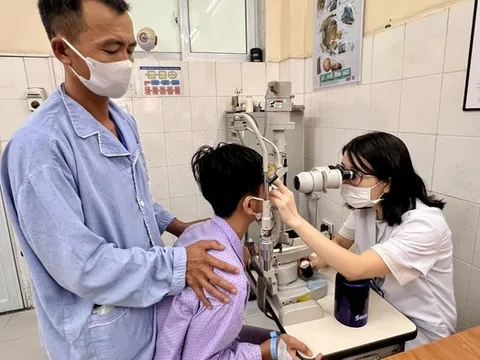 Đi câu cá, bé trai 13 tuổi bị chấn thương mắt nghiêm trọng