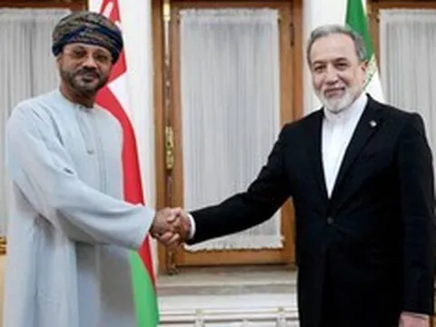 Iran tuyên bố, eo biển Hormuz vẫn đóng cửa
