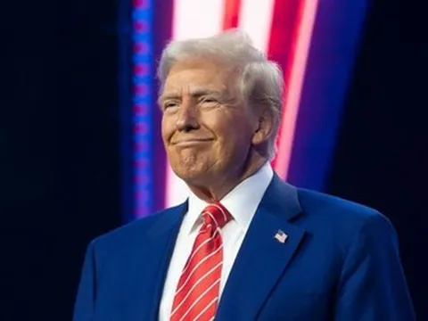 Ông Trump tuyên bố đã rà phá thủy lôi ở Hormuz, gửi cảnh báo cứng rắn tới Iran