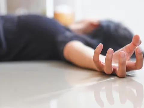 Người phụ nữ 60 tuổi tử vong khi ngủ, bác sĩ cảnh báo thói quen "cực độc" nhiều người vẫn làm
