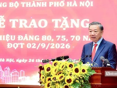 Tổng Bí thư, Chủ tịch nước Tô Lâm trao Huy hiệu Đảng tặng các đảng viên lão thành
