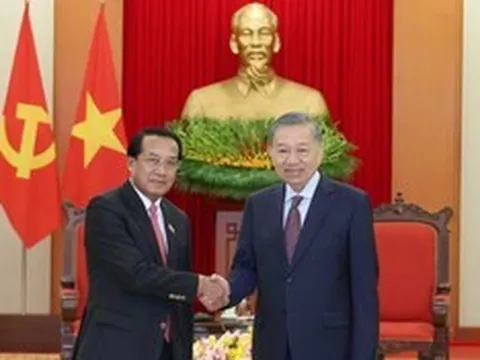 Luôn dành ưu tiên cao nhất cho việc củng cố, phát triển quan hệ Việt Nam - Lào
