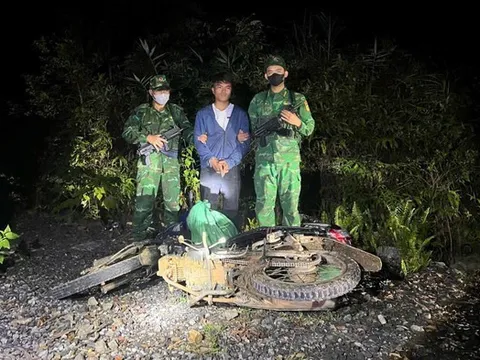 Bám rừng, mật phục đường dây vận chuyển trái phép thuốc nổ tại biên giới