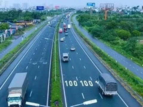 CSGT bắt đầu xử phạt lỗi không giữ khoảng cách an toàn từ 27/8/2026