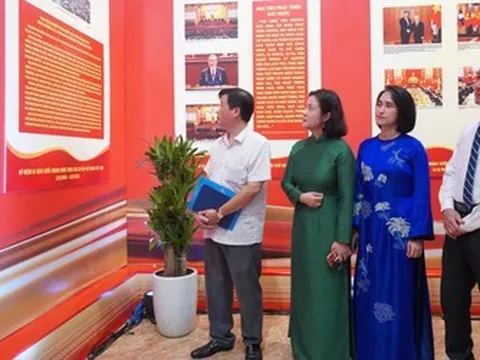 Từ mùa Thu lịch sử đến một Việt Nam đổi mới qua 130 bức ảnh