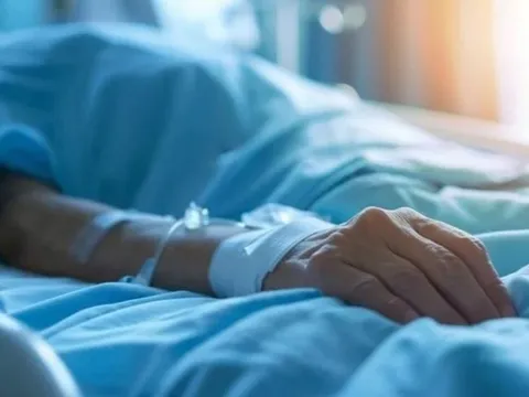 Người đàn ông 30 tuổi suýt tử vong sau khi uống cà phê theo cách quen thuộc