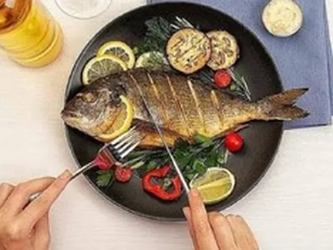 Ăn cá suốt 6 tháng, người đàn ông 62 tuổi bất ngờ khi đi khám