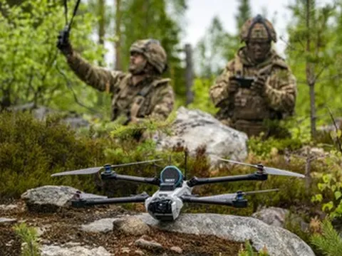 Bị drone quấy nhiễu, 2 thành viên mới nhất của NATO hành động khẩn