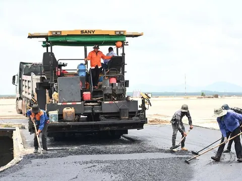 Sân bay Long Thành “nóng” giữa kỳ nghỉ lễ, hàng nghìn công nhân chạy đua về đích
