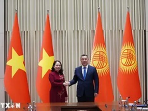 Phó Chủ tịch nước Võ Thị Ánh Xuân gặp Tổng thống Kyrgyzstan