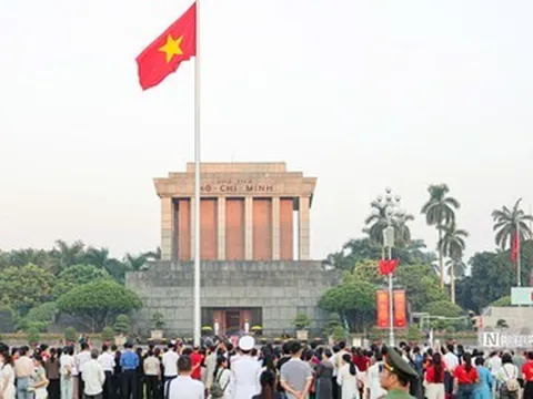 Hà Nội: Người dân rộn ràng xuống phố mừng Quốc khánh 2/9