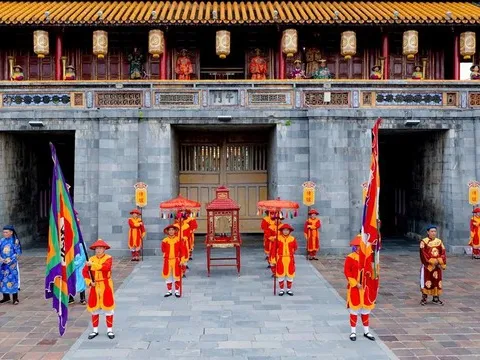 Long trọng nghi thức sân khấu hoá Lễ Truyền Lô thể hiện chủ trương "chiêu hiền đãi sĩ" dưới triều Nguyễn