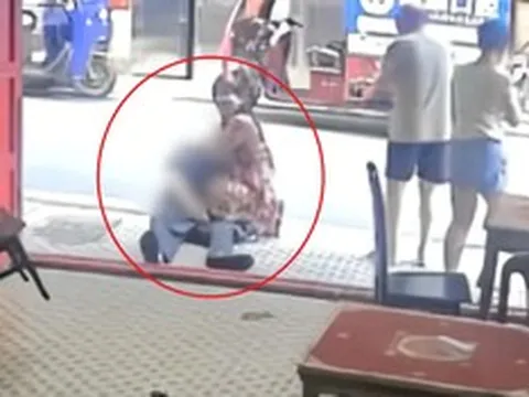 Thấy cụ ông bất tỉnh, chủ quán đưa đi cấp cứu rồi bất ngờ rơi vào cảnh trớ trêu