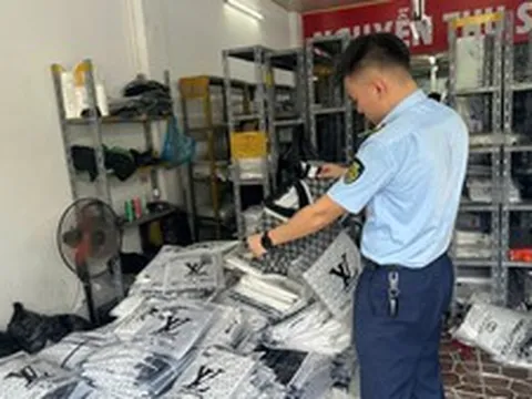 Quản lý thị trường Hà Nội tăng cường kiểm tra đột xuất hàng vi phạm quyền sở hữu trí tuệ