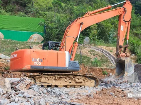 Bắt đầu phá dỡ công trình "mọc" trong rừng phòng hộ Sóc Sơn