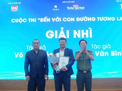 Trao giải Cuộc thi “Đến với Con đường tương lai”