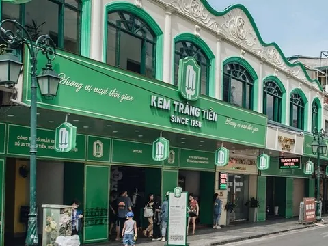 Kem Tràng Tiền sau khi phát đi thông báo mới nhất, người dân ai cũng muốn lưu lại một chút ký ức
